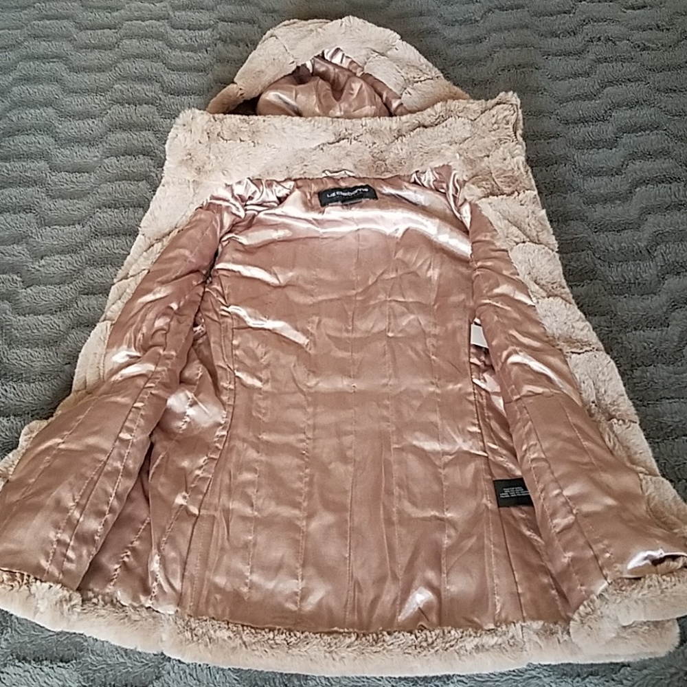 Liz Claiborne Faux Fur Super Soft Plush Cozy Tan Vest with Pockets
